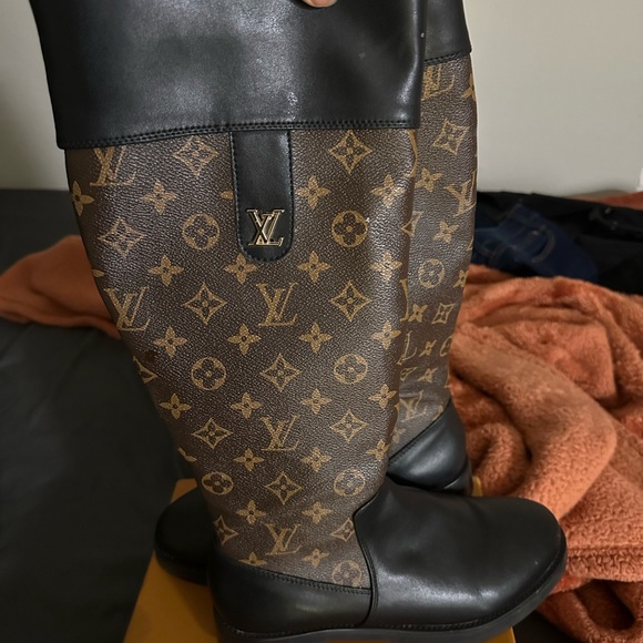 Boots - Picture 8 of 16